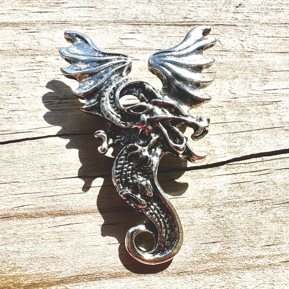 🐲NEW🐲 Very Detailed Silver Tone Dragon Brooch Pin - Picture 2 of 4